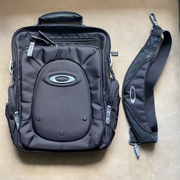 oakley computer backpack